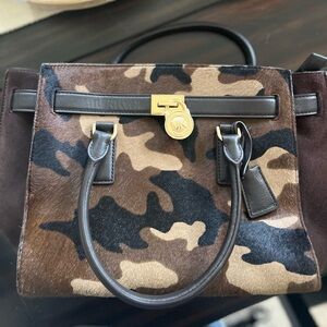 Large Michael Kors Duffel Hamilton Traveler Tote in Haircalf Camo. Never used